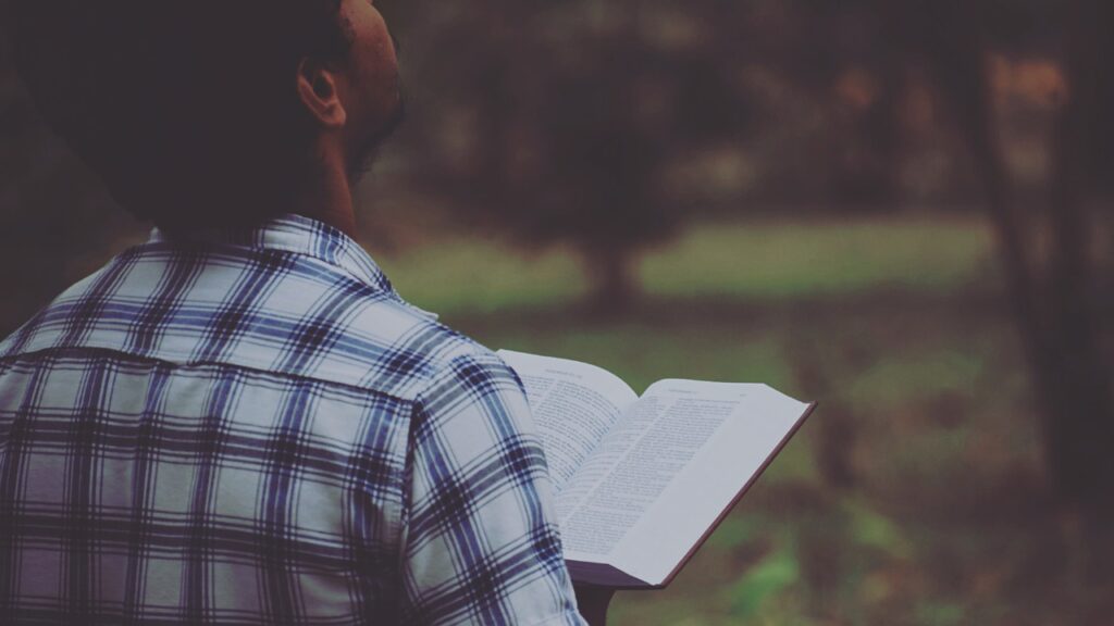 Kur një djalë duhet të fillojë të shohë për bashkëshorten e tij?